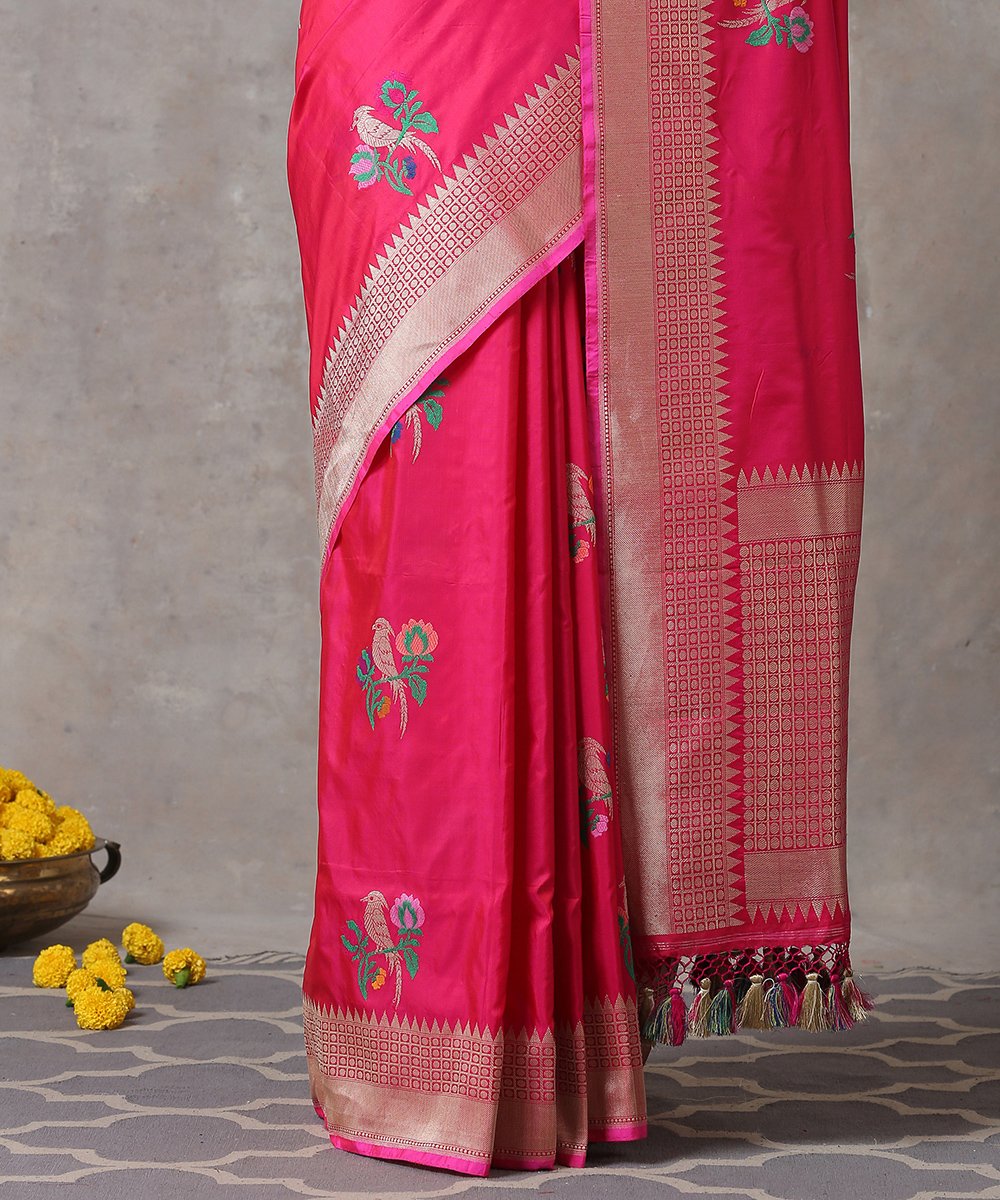 Handloom_Pink_Pure_Katan_Silk_Humming_Bird_Motif_Meenakari_Banarasi_Saree_WeaverStory_04