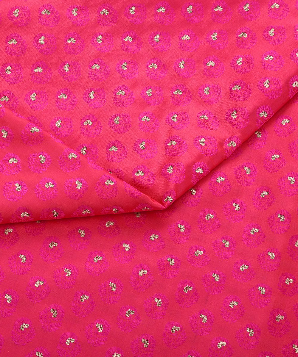 Handloom_Pink_and_Orange_Dual_Tone_Zari_Booti_Tanchoi_Banarasi_Fabric_with_Floral_Motifs_WeaverStory_04