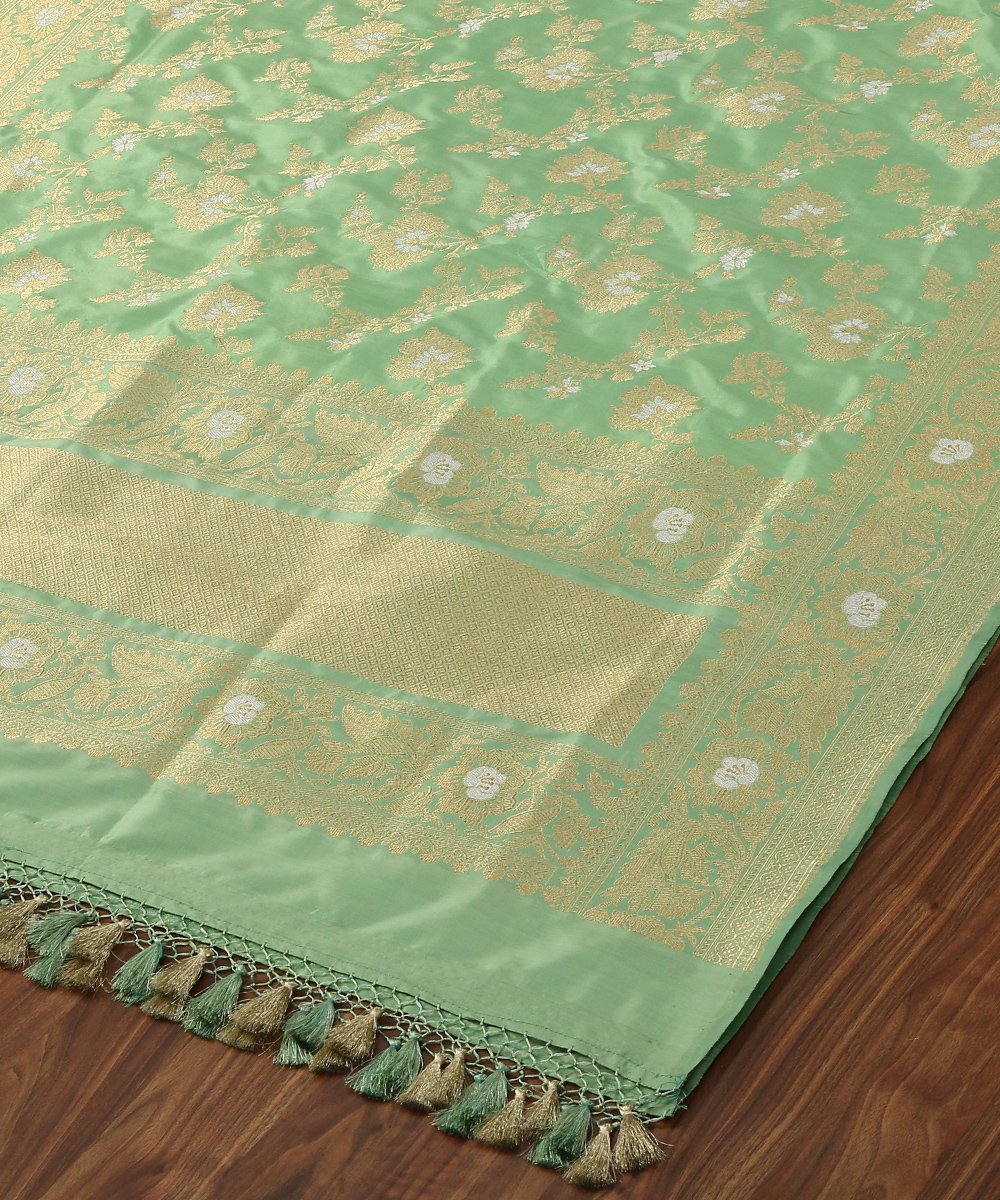 Handloom_Pista_Green_And_Yellow_Dual_Tone_Katan_Silk_Kadhwa_Jangla_Dupatta_WeaverStory_04