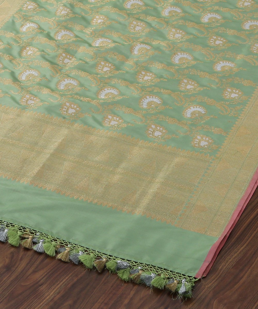 Pista_Green_Pure_Katan_Silk_Banarasi_Jangla_Dupatta_with_Pink_Selvedge_WeaverStory_04