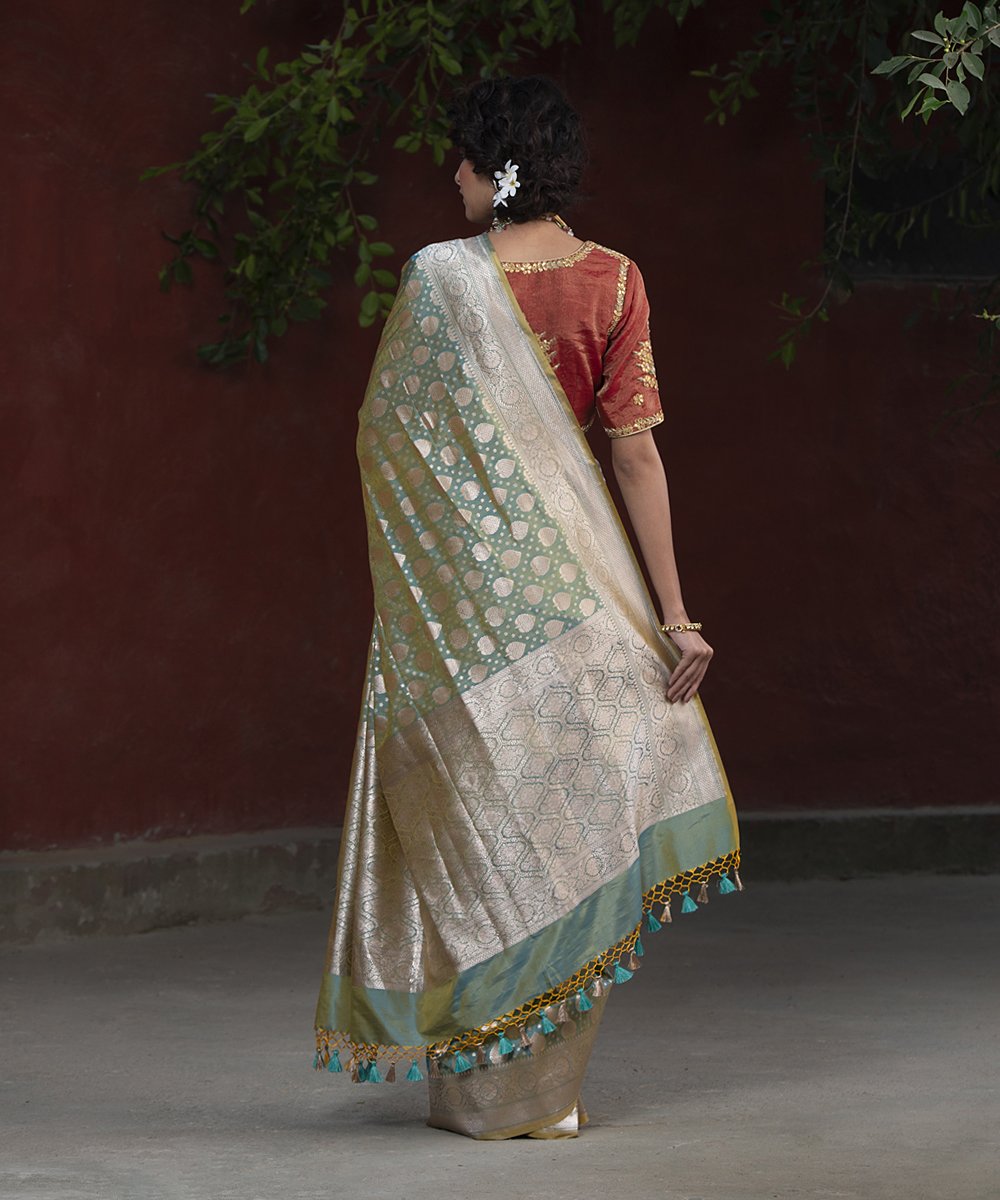 Handloom_Pista_Katan_Silk_Green_Dual_Tone_Cutwork_Banarasi_Saree_with_Small_Booti_WeaverStory_03