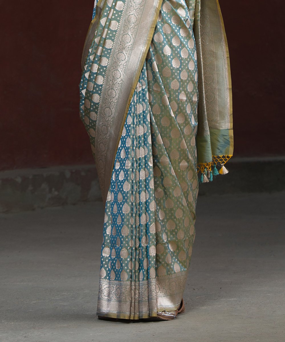 Handloom_Pista_Katan_Silk_Green_Dual_Tone_Cutwork_Banarasi_Saree_with_Small_Booti_WeaverStory_04