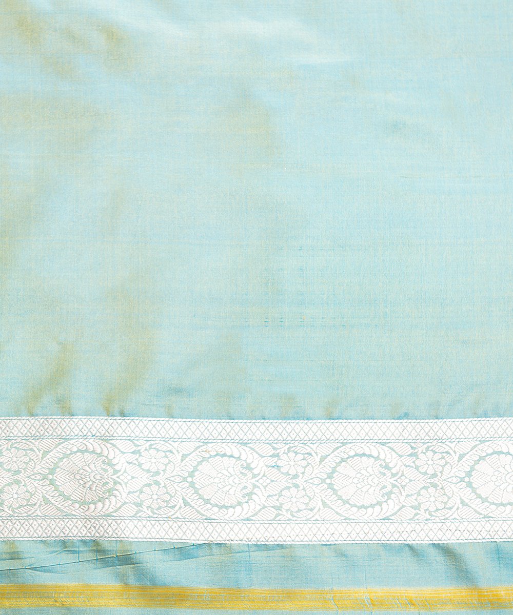 Handloom_Pista_Katan_Silk_Green_Dual_Tone_Cutwork_Banarasi_Saree_with_Small_Booti_WeaverStory_05