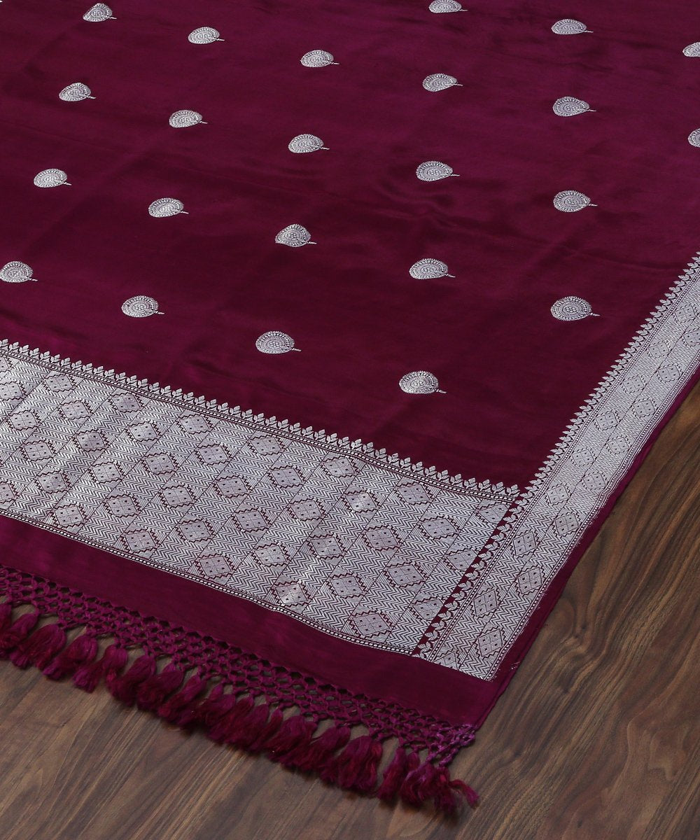 Handloom_Purple_Gajji_Silk_Kadhwa_Weaved_Banarasi_Dupatta_with_Booti_Design_WeaverStory_04