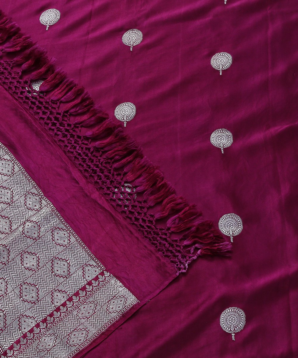 Handloom_Purple_Gajji_Silk_Kadhwa_Weaved_Banarasi_Dupatta_with_Booti_Design_WeaverStory_05