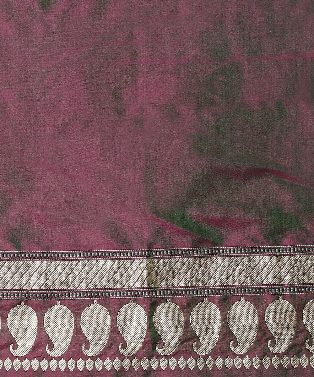 Handloom_Purple_and_Green_Dual_Tone_Pure_Katan_Silk_Banarasi_Saree_with_Paisley_Border_WeaverStory_05