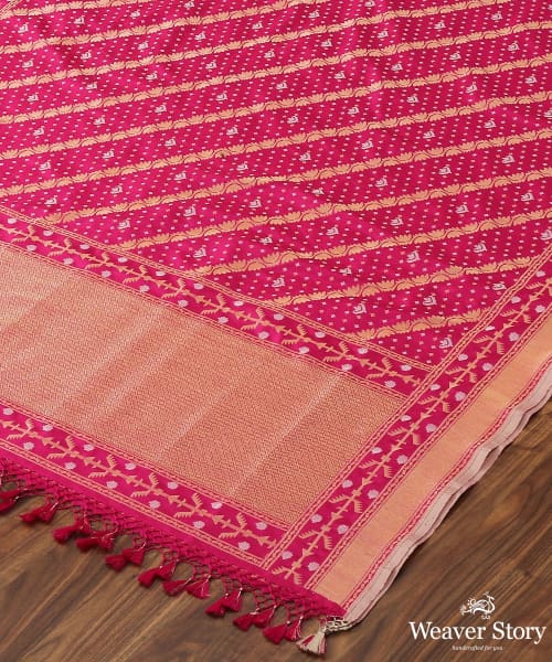 Handloom_Rani_Pink_Pure_Katan_Silk_Banarasi_Dupatta_with_Aada_Jaal_WeaverStory_04