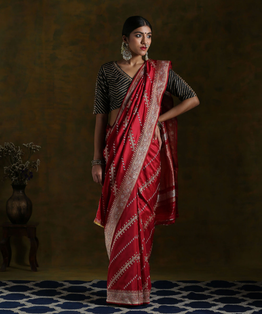 Handloom_Red_Pure_Katan_Silk_Banarasi_Jangla_Saree_WeaverStory_02