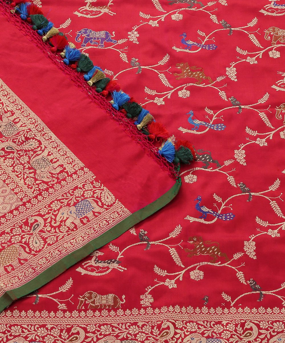 Handloom_Red_And_Pink_Dual_Tone_Pure_Katan_Silk_Shikargah_Banarasi_Dupatta_WeaverStory_05