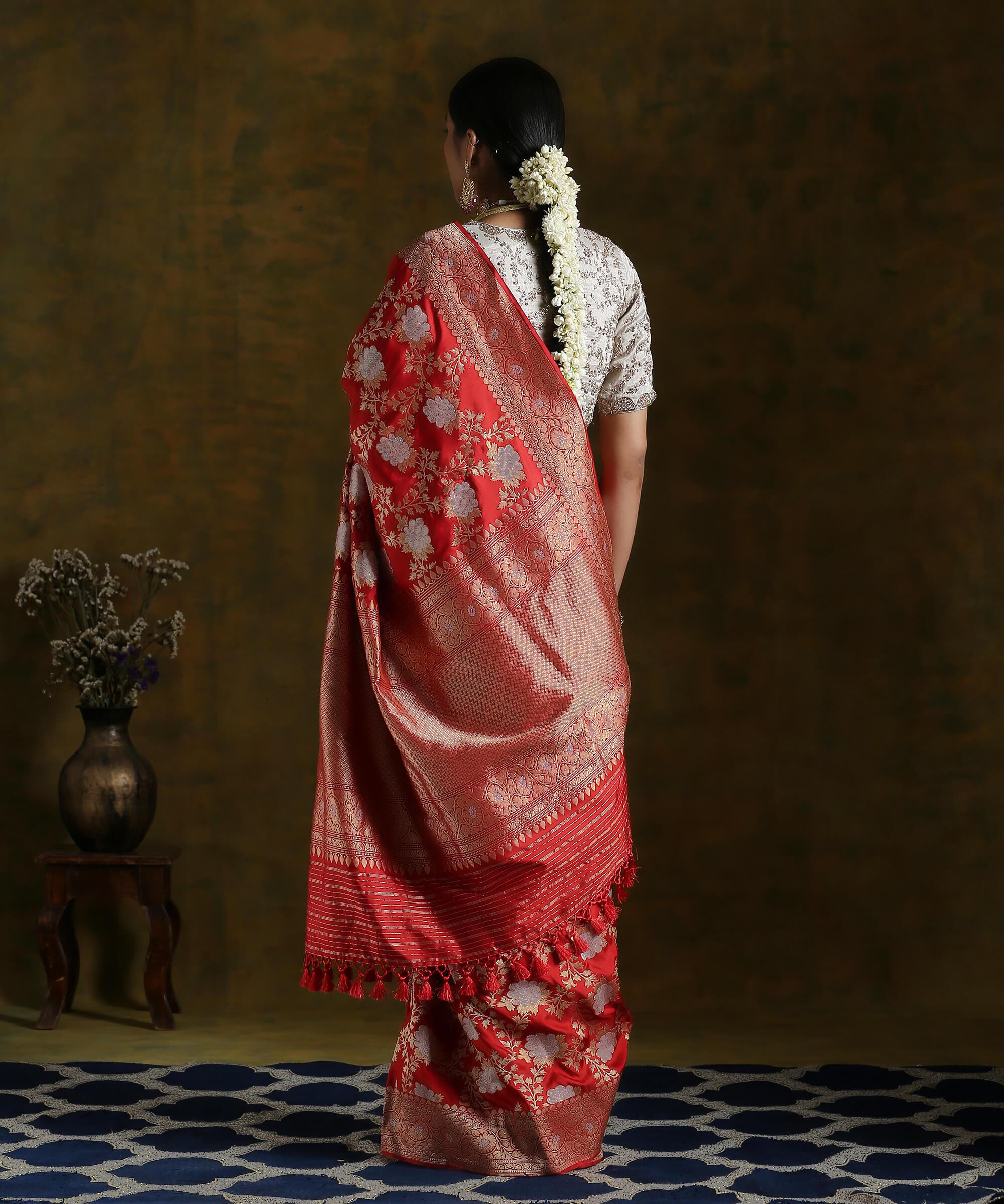 Red_Banarasi_Pure_Katan_Silk_Angoor_Jaal_Saree_WeaverStory_03