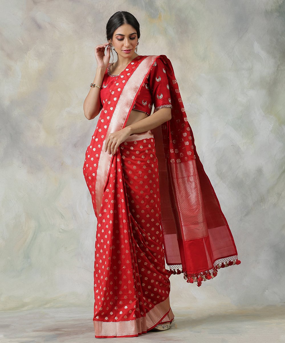 Handloom_Bridal_Red_Pure_Katan_Silk_Banarasi_Saree_with_Zari_Booti_WeaverStory_02