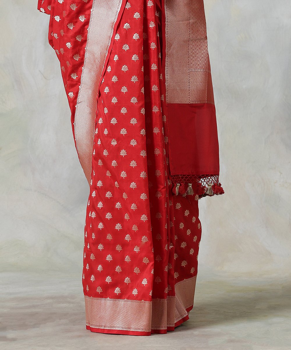 Handloom_Bridal_Red_Pure_Katan_Silk_Banarasi_Saree_with_Zari_Booti_WeaverStory_04