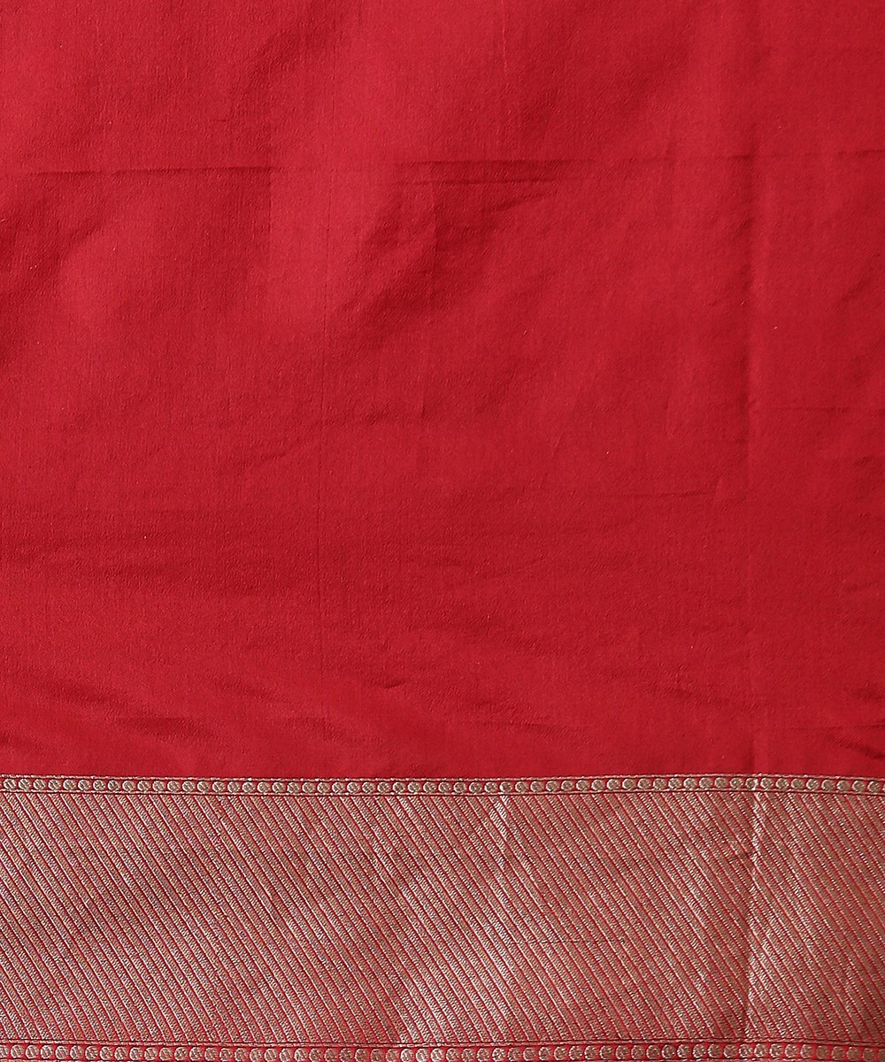 Handloom_Bridal_Red_Pure_Katan_Silk_Banarasi_Saree_with_Zari_Booti_WeaverStory_05