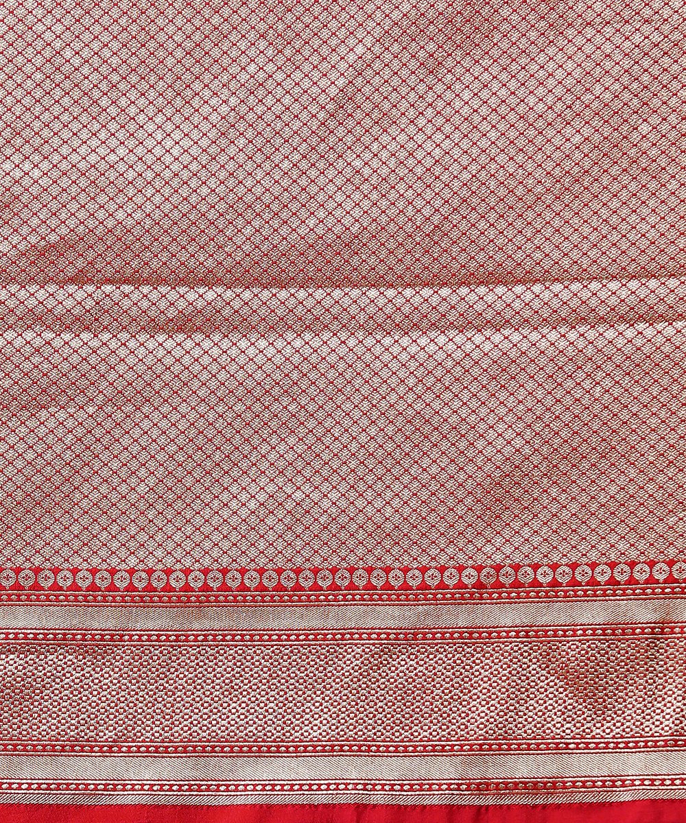 Handloom_Pure_Katan_Silk_Red_Banarasi_Saree_with_Delicate_Floral_Booti_WeaverStory_05