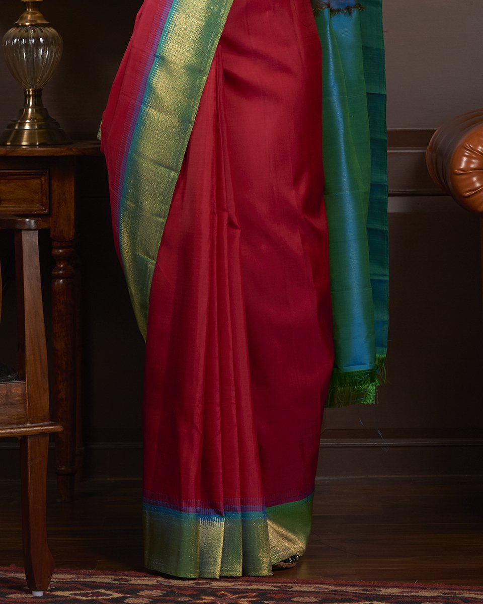 Handloom_Red_Dual_Tone_Kanjivaram_Silk_Saree_with_Teal_Border_WeaverStory_04