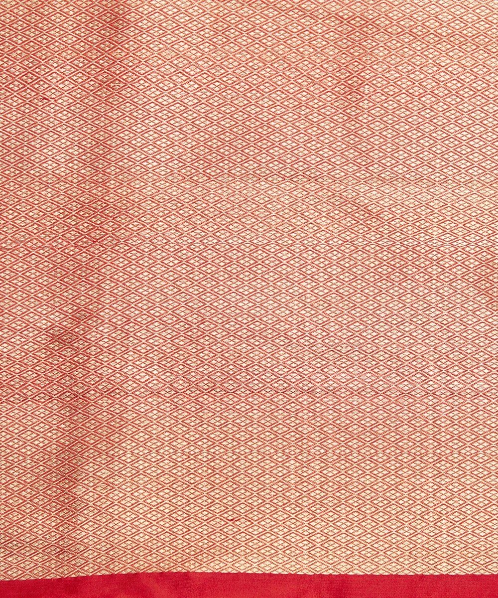 Handloom_Red_Kadhwa_Katan_Silk_Banarasi_Saree_with_Floral_Boota_and_Pink_Selvedge_WeaverStory_05