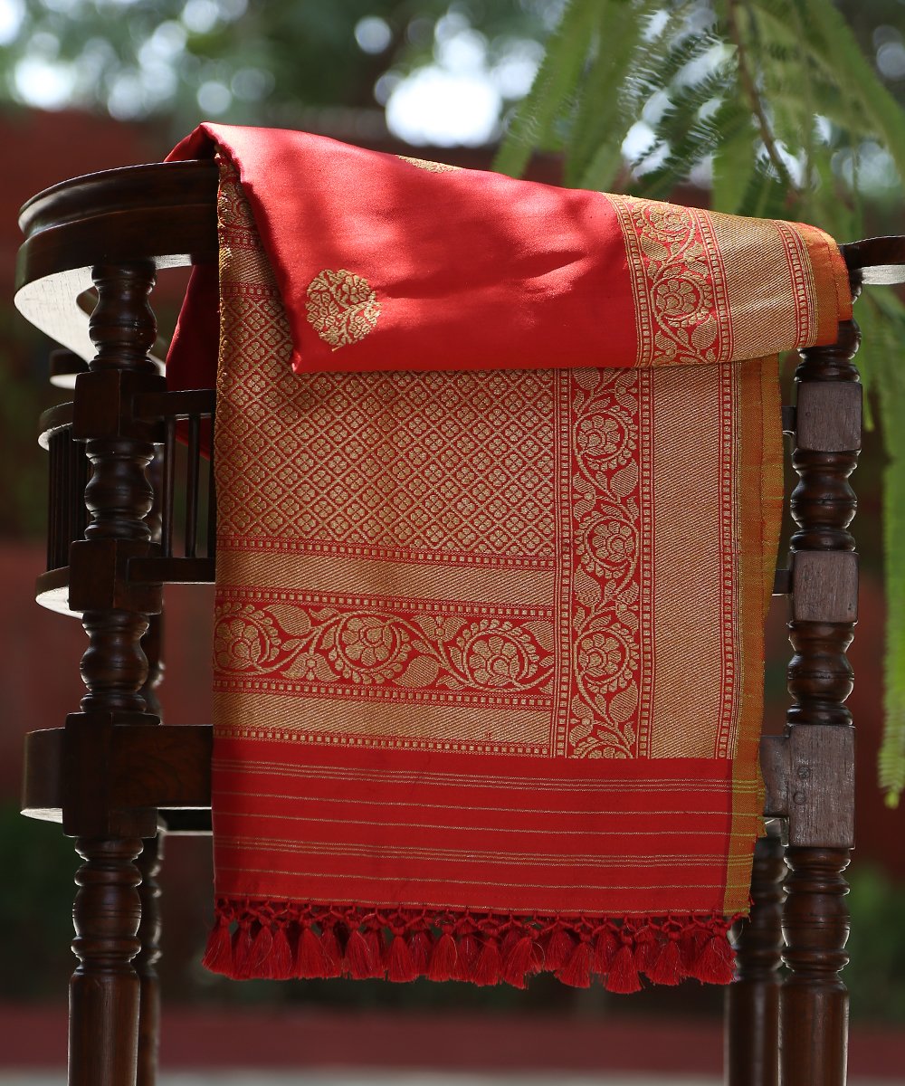 Handloom_Red_Katan_Silk_Dupatta_With_Floral_Border_And_Booti_Woven_In_Ektara_Weaving_Style_WeaverStory_01