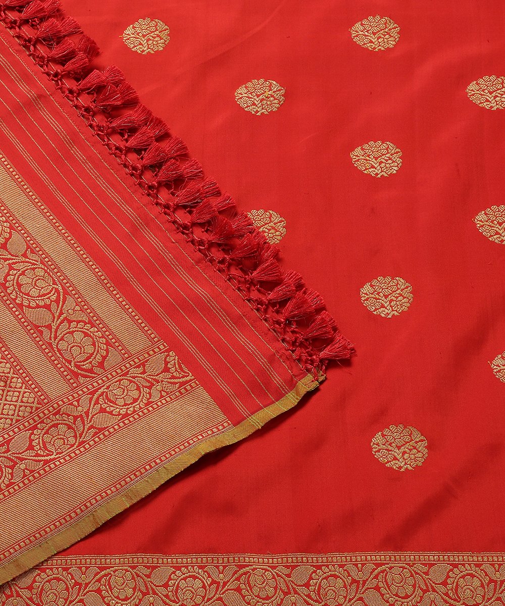 Handloom_Red_Katan_Silk_Dupatta_With_Floral_Border_And_Booti_Woven_In_Ektara_Weaving_Style_WeaverStory_04