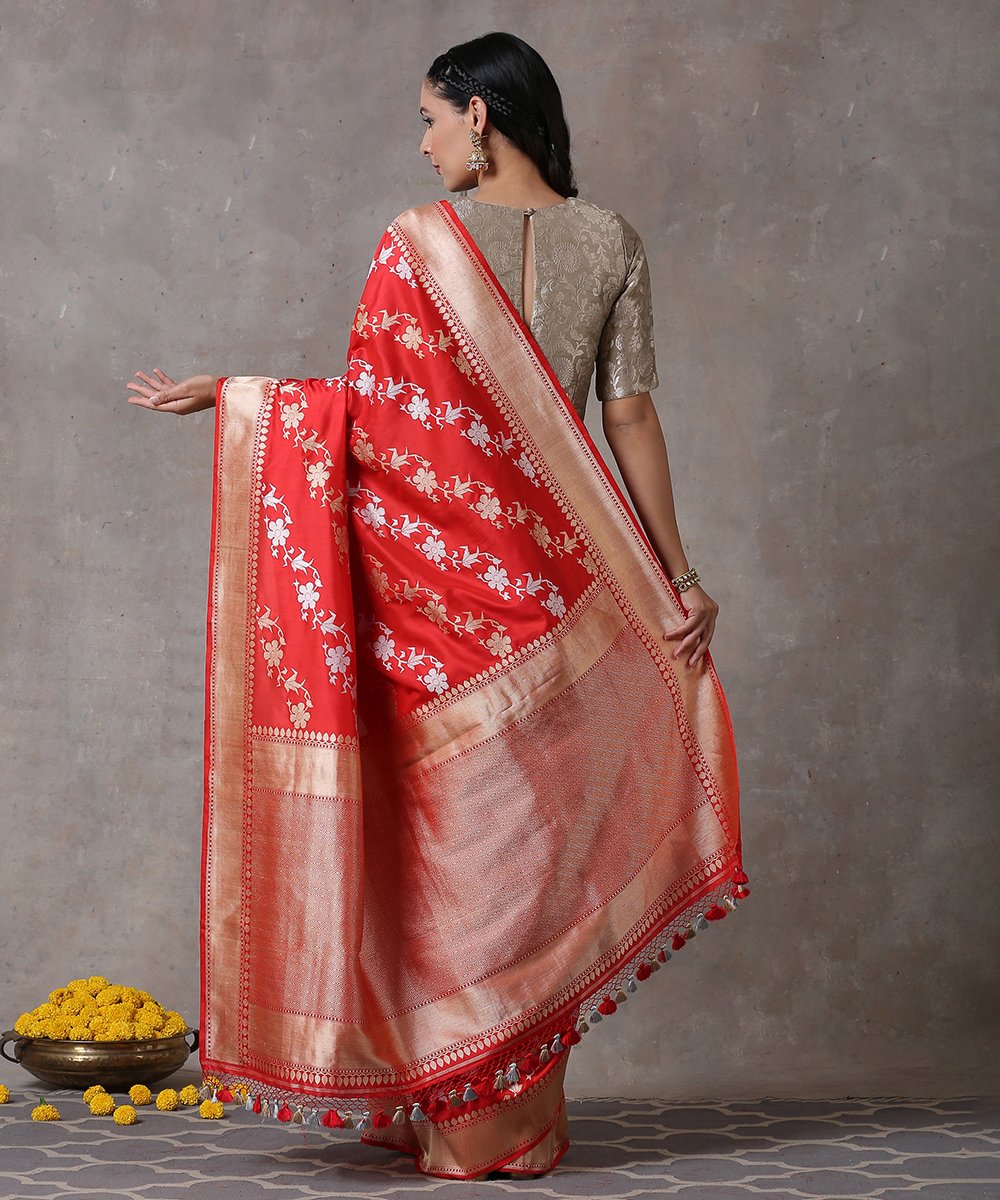 Handloom_Red_Pure_Katan_Silk_Banarasi_Saree_with_Kadhwa_Sona_Rupa_Diagonal_Jaal_WeaverStory_03