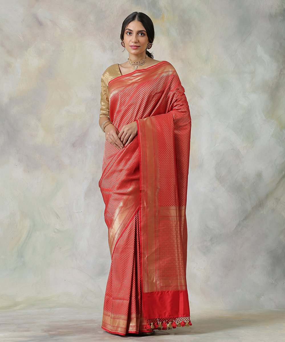 Handloom_Red_Zari_Tanchoi_Pure_Katan_Silk_Banarasi_Saree_with_Paisley_Booti_WeaverStory_02