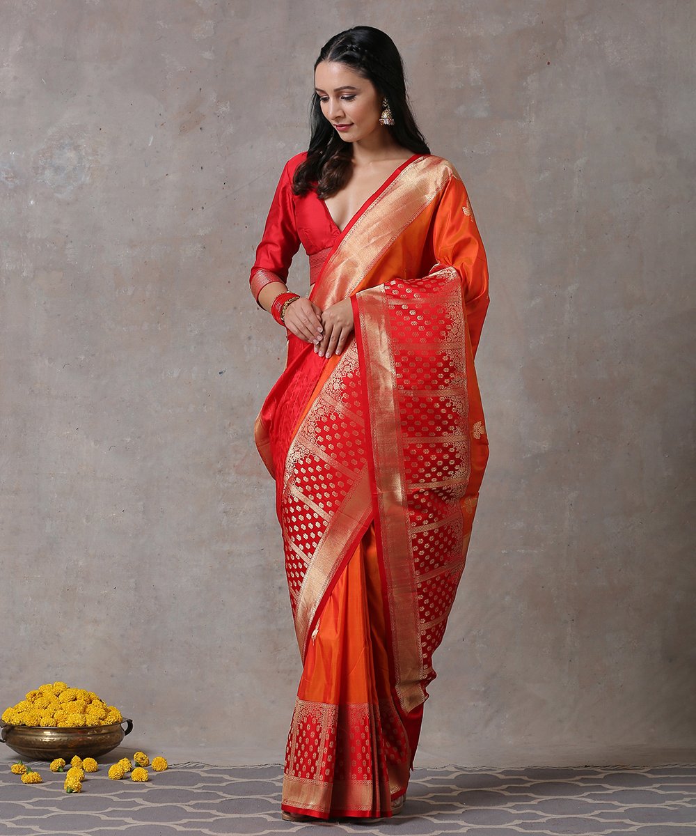 Handloom_Red_and_Orange_Dual_Tone_Pure_Katan_Silk_Plain_Banarasi_Saree_With_Contrast_Kadhiyal_Border_WeaverStory_02