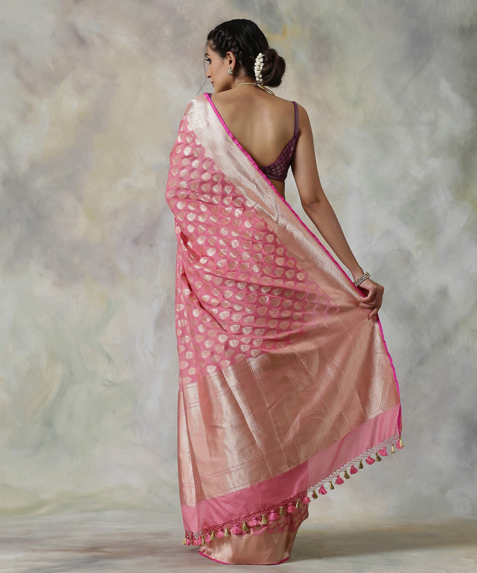 Handloom_Rose_Pink_All_Over_Zari_Booti_Banarasi_Pure_Katan_Silk_Saree_WeaverStory_03