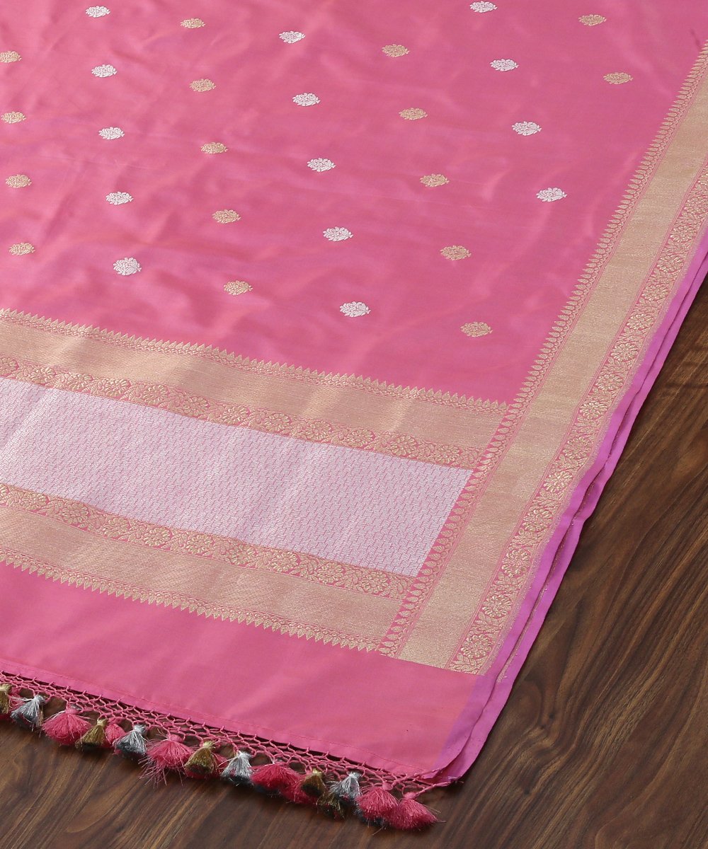 Handloom_Rose_Pink_Pure_Katan_Silk_Banarasi_Dupatta_with_Kadhwa_Booti_WeaverStory_04