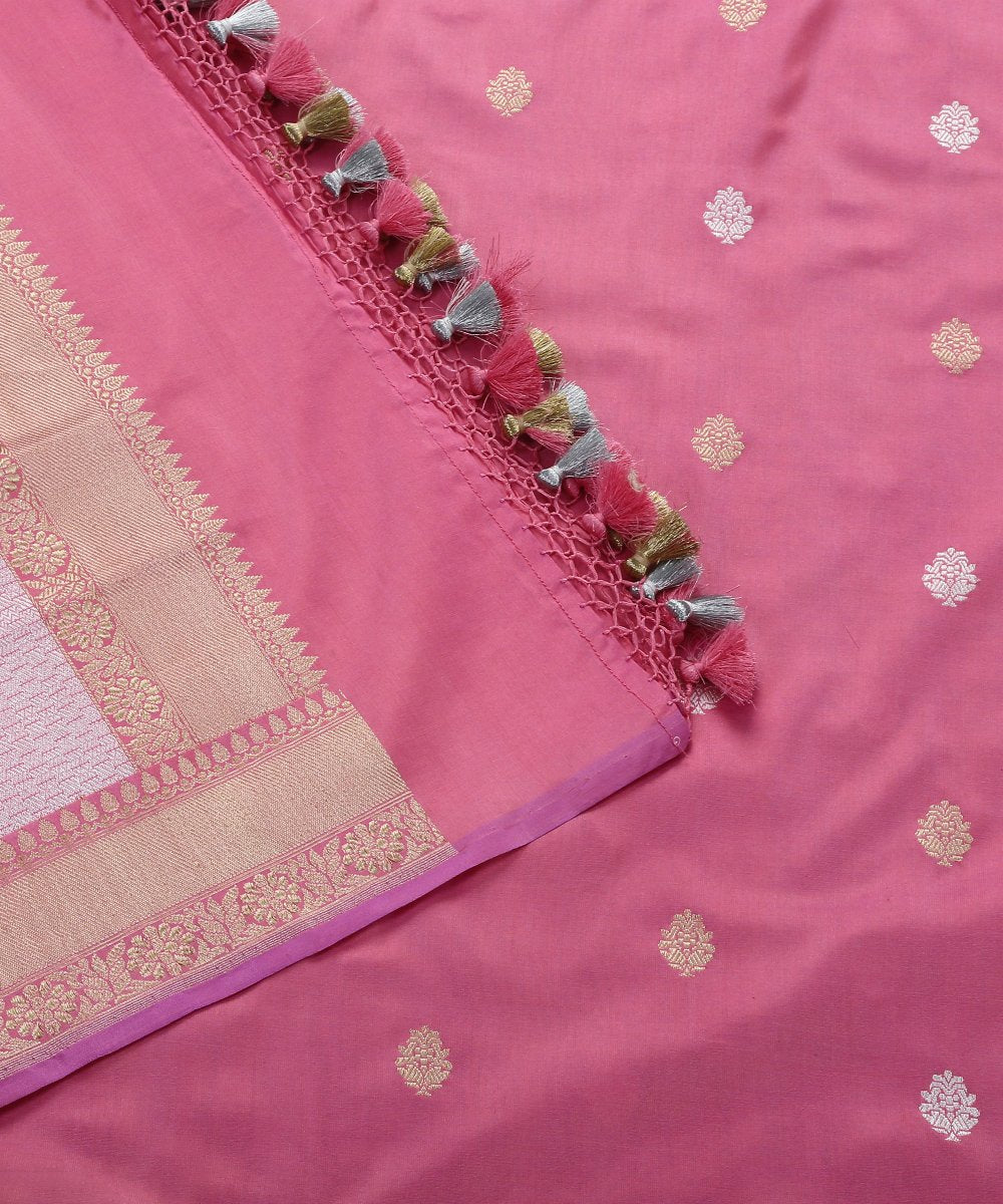Handloom_Rose_Pink_Pure_Katan_Silk_Banarasi_Dupatta_with_Kadhwa_Booti_WeaverStory_05