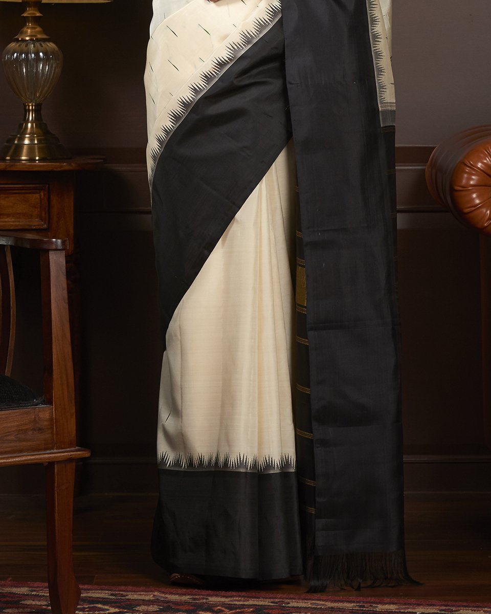 Handloom_White_Kanjivaram_Silk_Saree_With_Black_And_Green_Border_WeaverStory_04