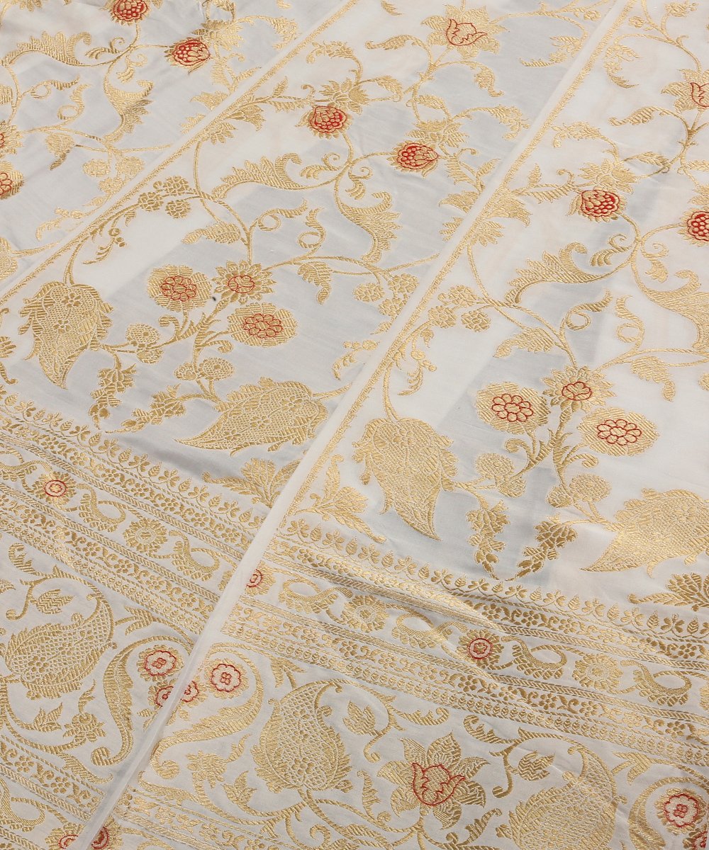 Handloom_White_Katan_Silk_Banarasi_Lehenga_with_Mughal_Jaal_Design_WeaverStory_03