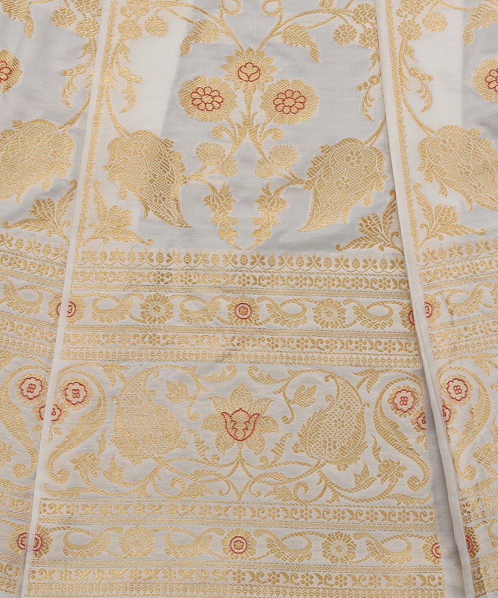 Handloom_White_Katan_Silk_Banarasi_Lehenga_with_Mughal_Jaal_Design_WeaverStory_04