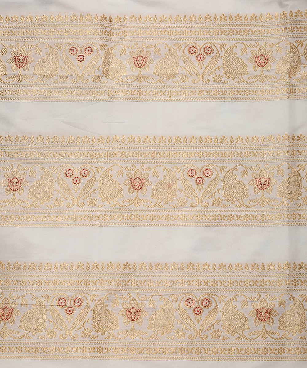 Handloom_White_Katan_Silk_Banarasi_Lehenga_with_Mughal_Jaal_Design_WeaverStory_07