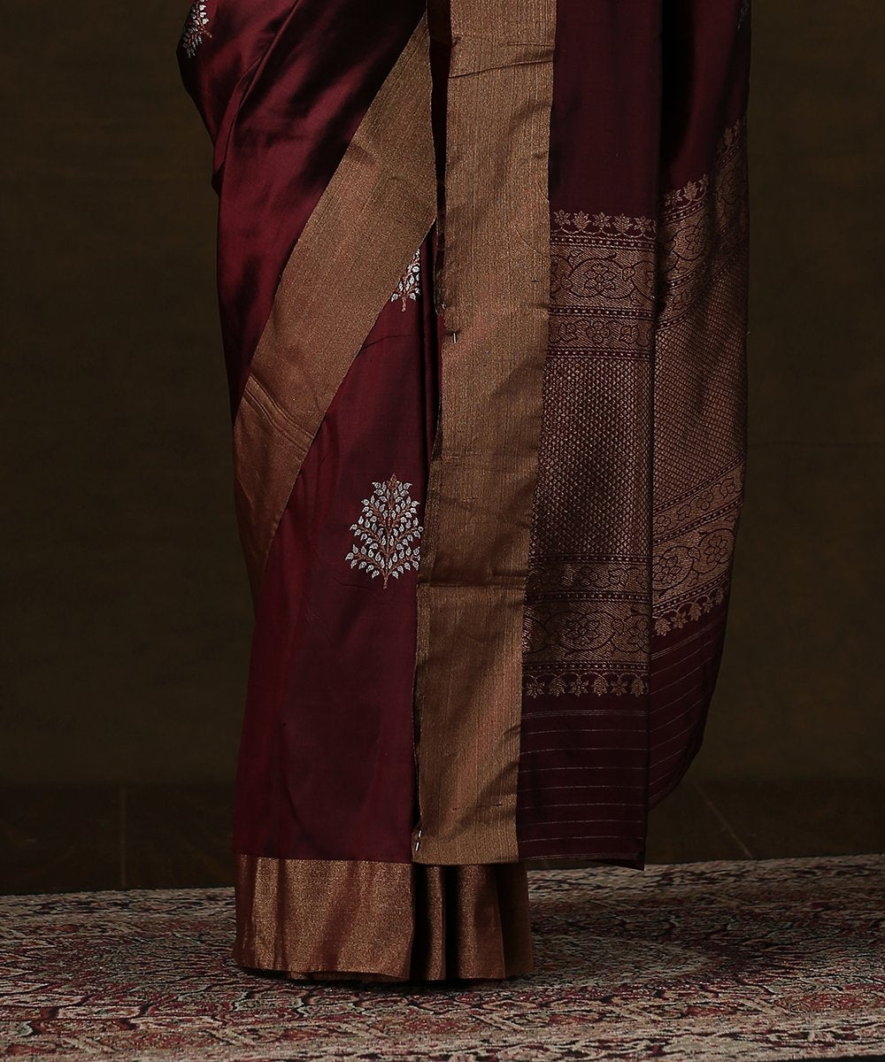 Handloom_Wine_Katan_Silk_Banarasi_Saree_With_Contrast_Kadhiyal_Border_and_Leaf_Booti_WeaverStory_04