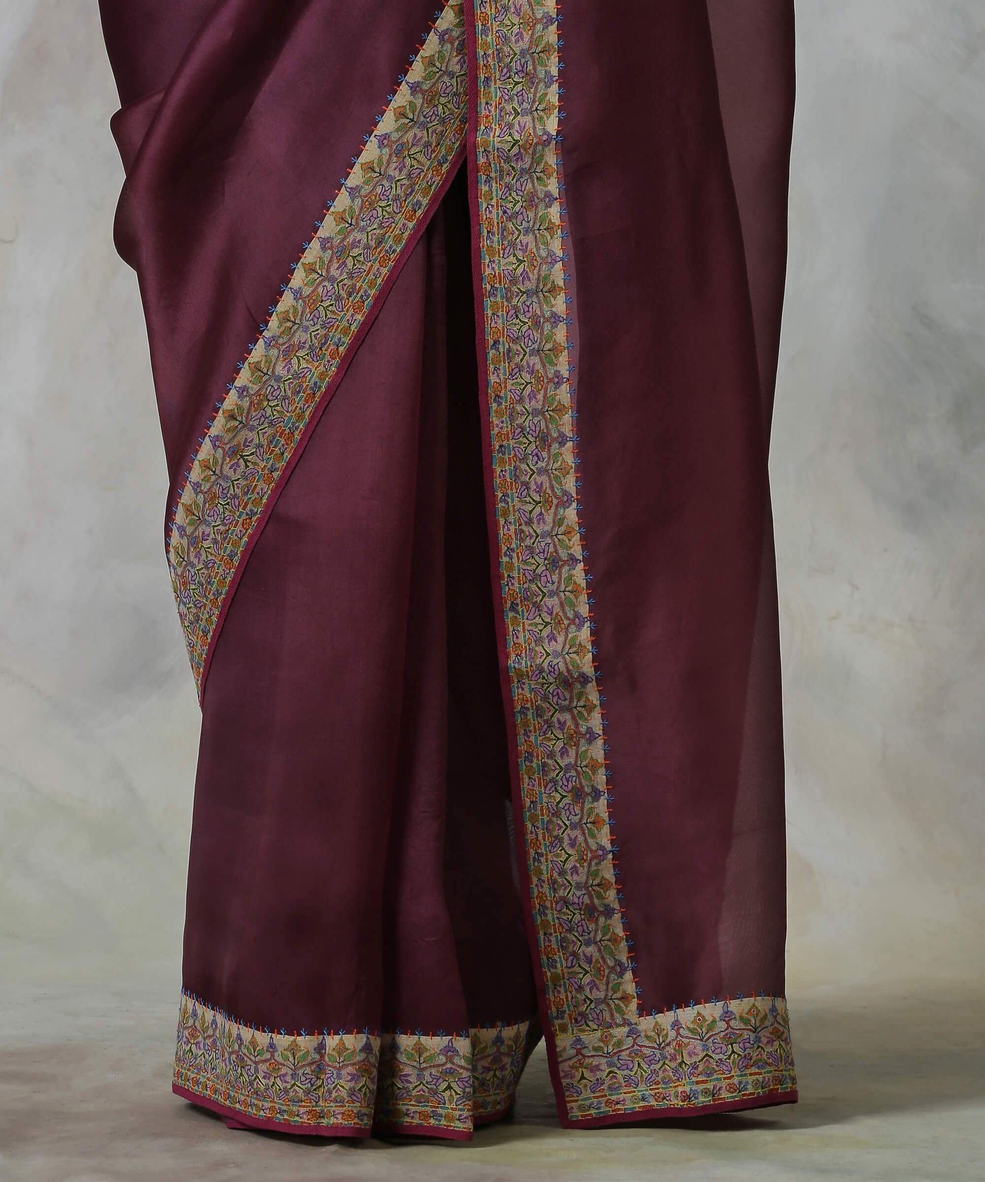 Wine_Handloom_Organza_Saree_with_Hand_Appliqued_Sozni_Needle_Work_Border_WeaverStory_04