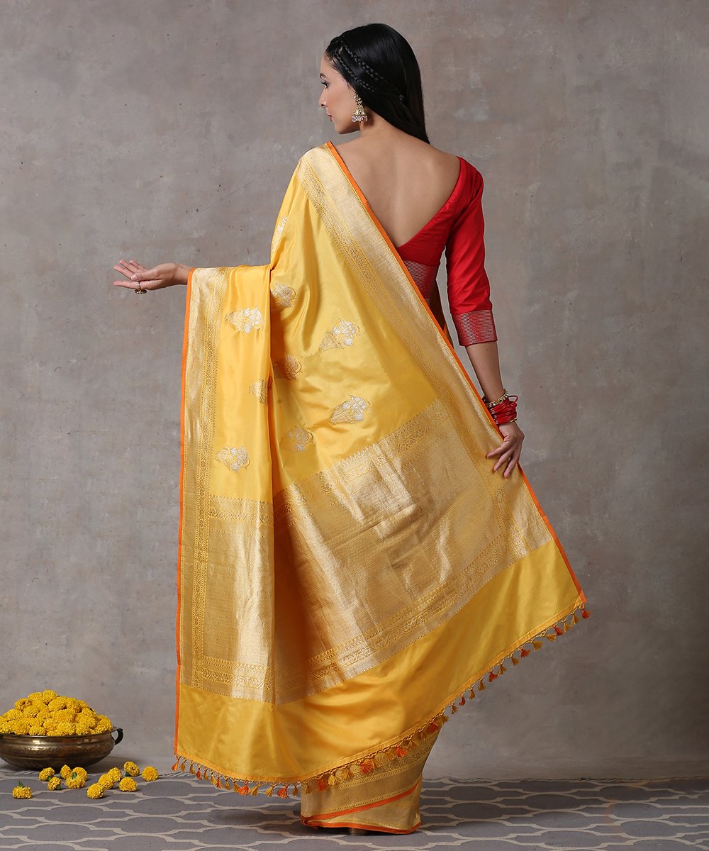 Handloom_Yellow_Ektara_Pure_Katan_Silk_Banarasi_Saree_With_Floral_Motif_And_Orange_Selvedge_WeaverStory_03