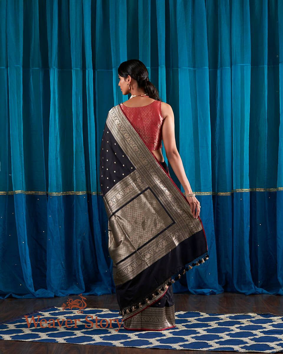 Black_Katan_Silk_Banarasi_Handloom_Saree_with_Gold_Zari_Weave_WeaverStory_03
