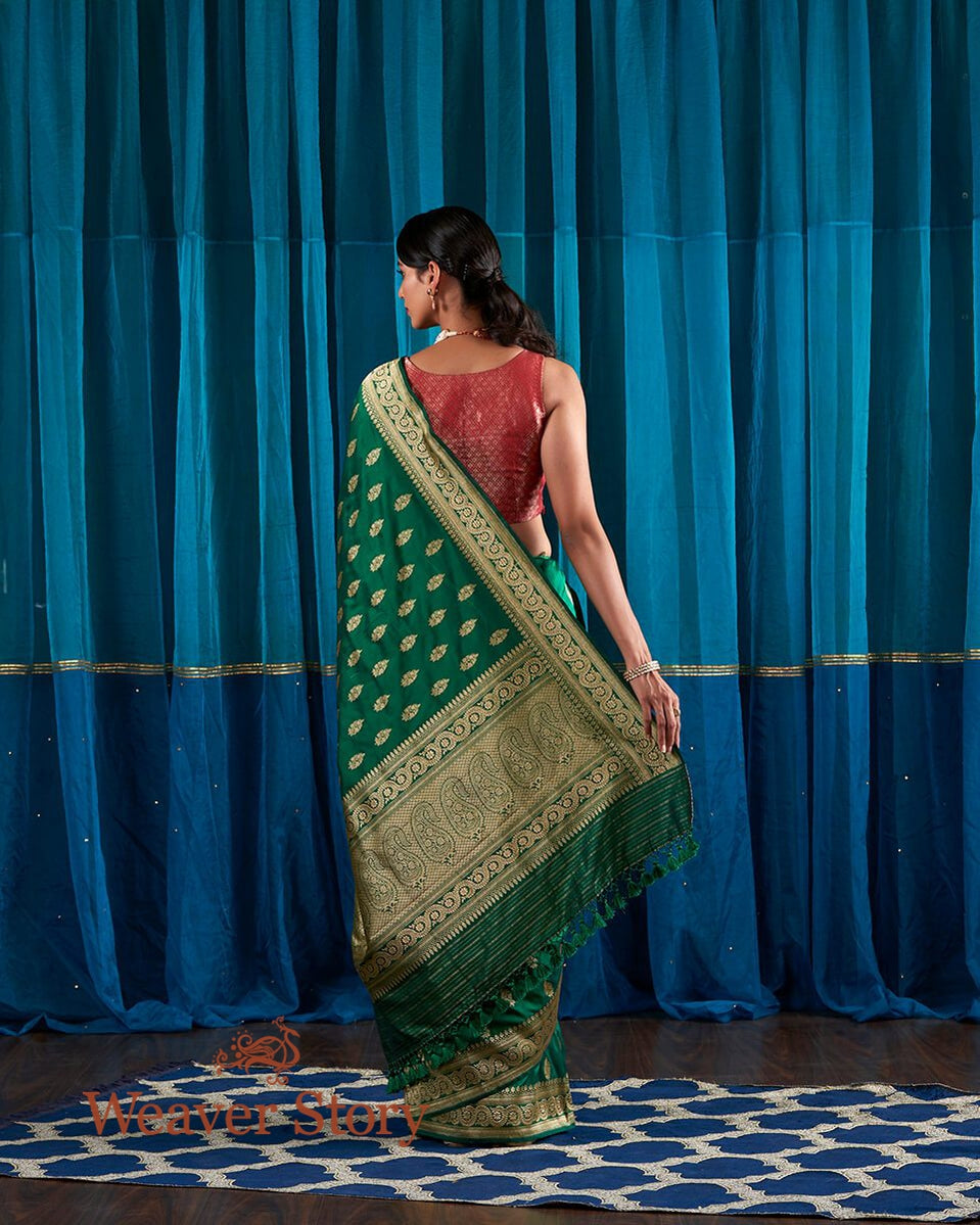 Emerald_Green_Kadhwa_Booti_Banarasi_Handloom_Saree_with_Gold_Zari_WeaverStory_03