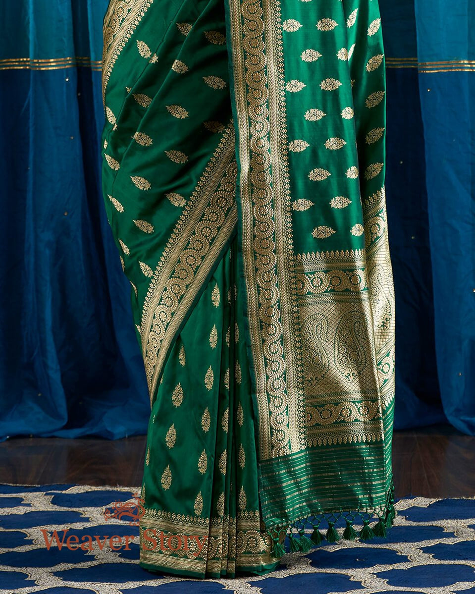 Emerald_Green_Kadhwa_Booti_Banarasi_Handloom_Saree_with_Gold_Zari_WeaverStory_04