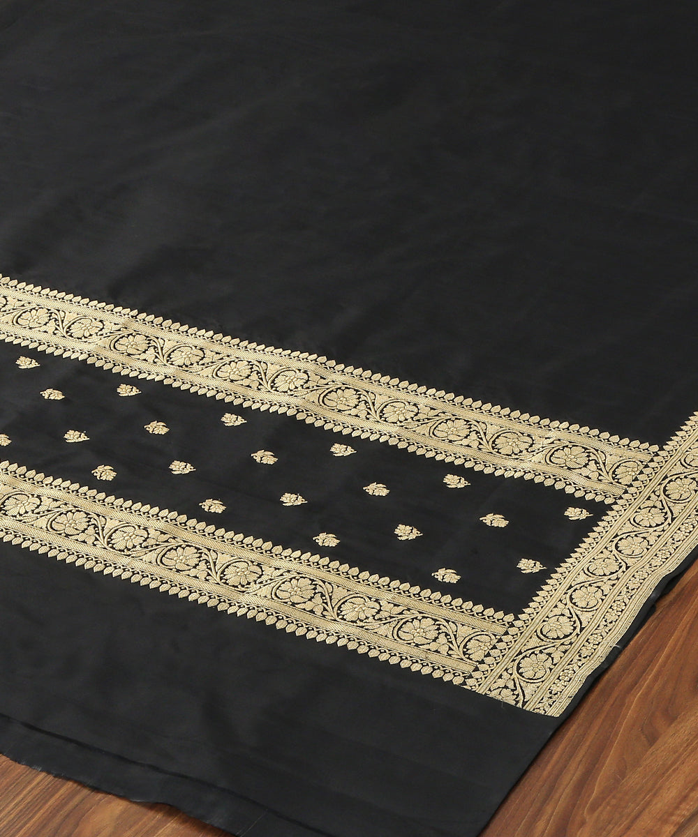 Handloom_Black_Pure_Katan_Silk_Banarasi_Dupatta_with_Gold_Zari_Booti_WeaverStory_03