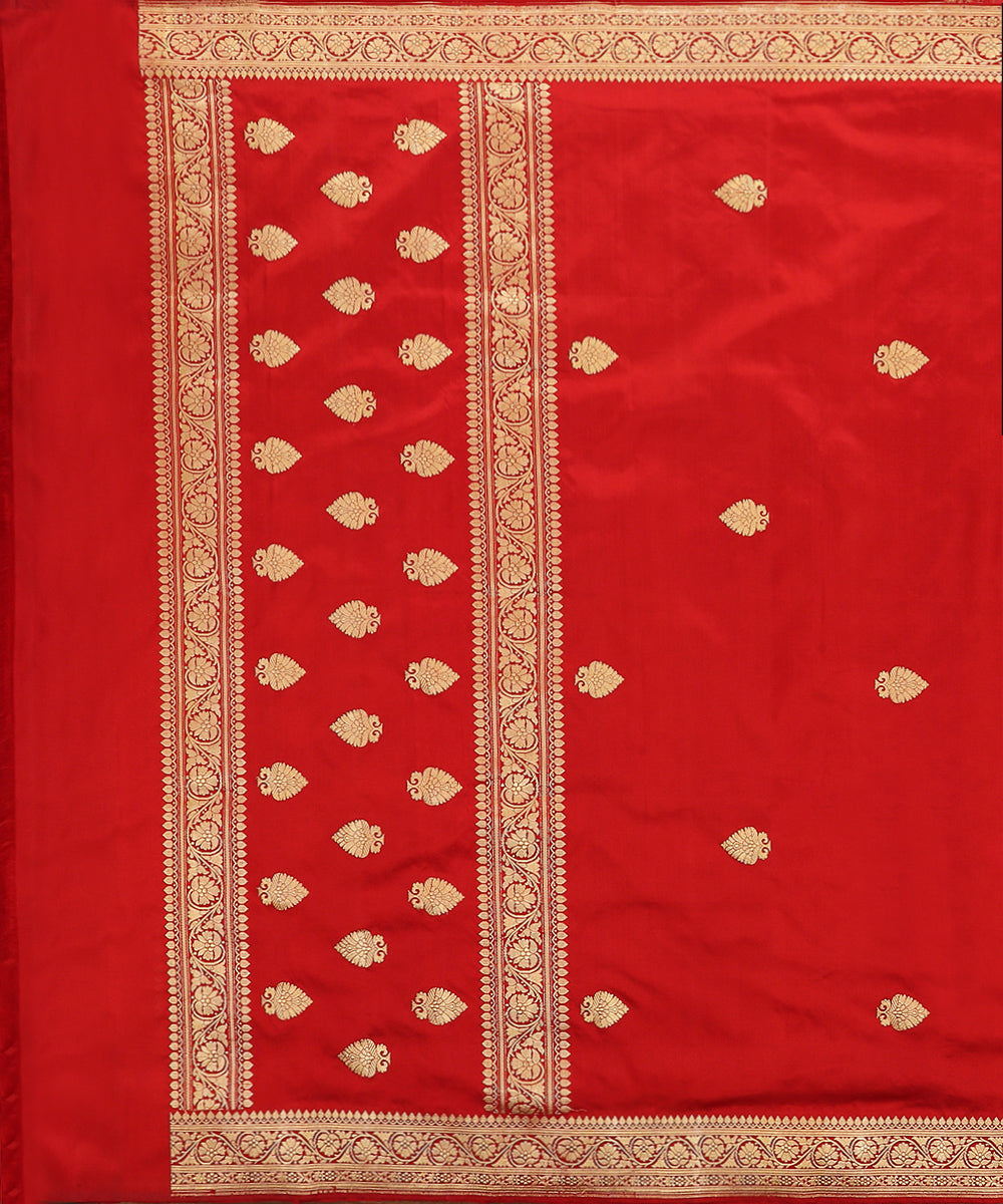 Handloom_Red_Pure_Katan_Silk_Banarasi_Dupatta_with_Gold_Zari_Booti_WeaverStory_02
