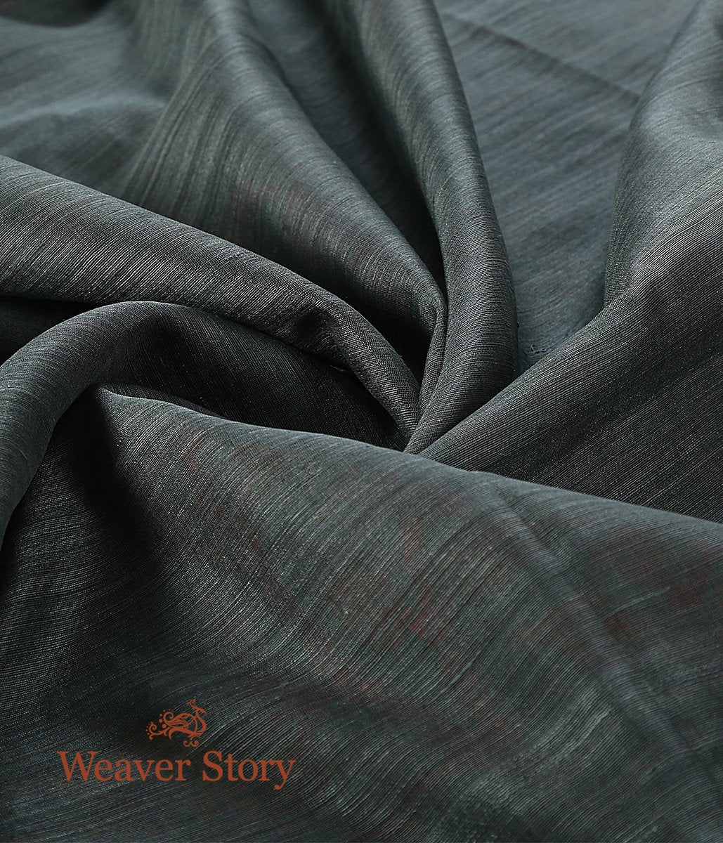 Handwoven_Cement_Grey_Matka_Silk_Saree_with_Muslin_Jamdani_Pallu_and_Red_Border_WeaverStory_05