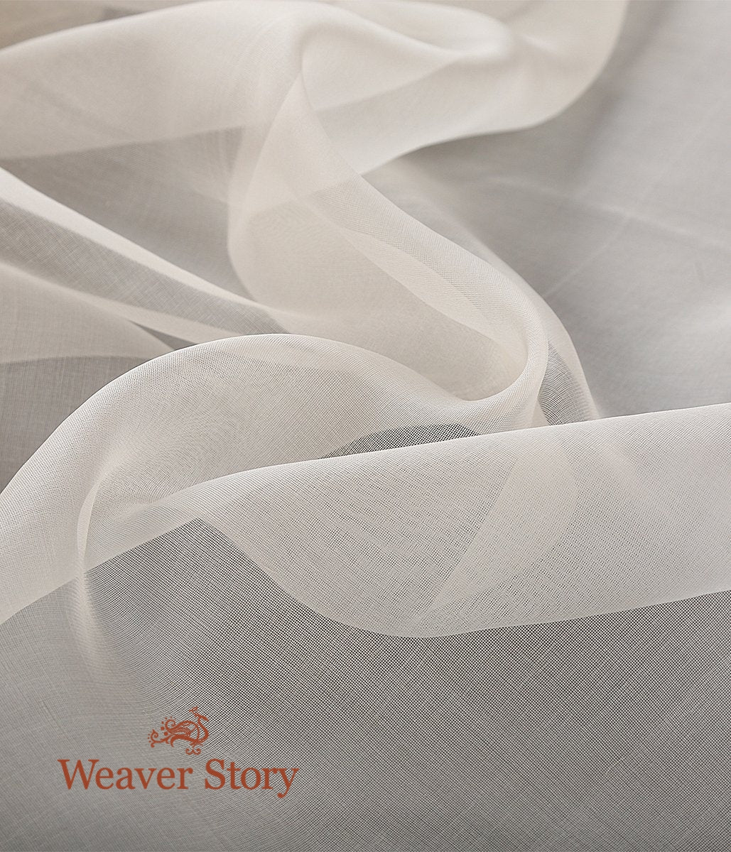 Handwoven_Off_White_Dhakai_Jamdani_Saree_with_Gold_Border_WeaverStory_05