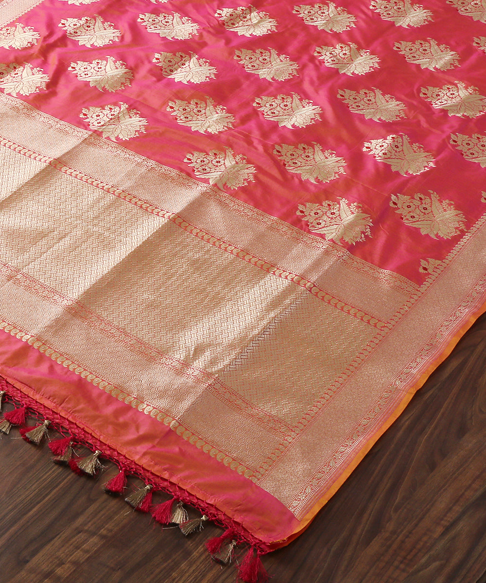 Pink_and_Orange_Dual_Tone_Handloom_Banarasi_Katan_Silk_Dupatta_with_Floral_Bunches_WeaverStory_03