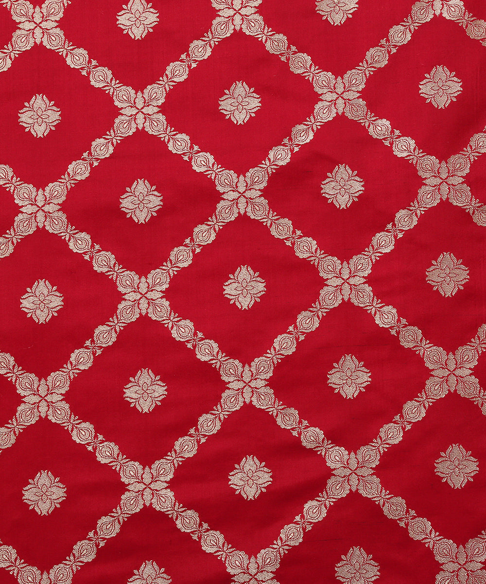 Red_Pure_Katan_Silk_Banarasi_Handloom_Fabric_with_Chokdi_Jaal_WeaverStory_04
