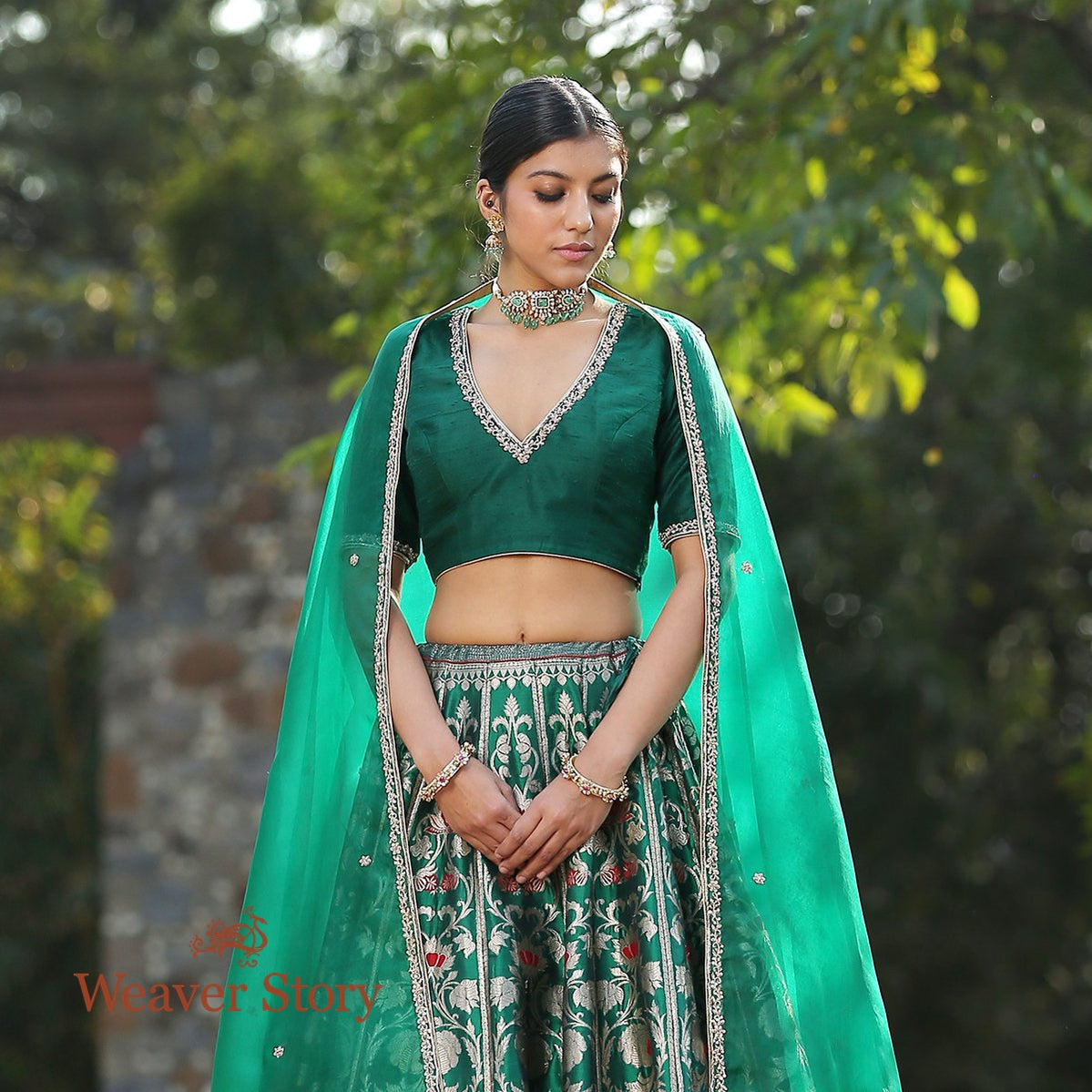 Handwoven_Emerald_Green_Banarasi_Lehenga_with_Red_Meenakari_WeaverStory_02
