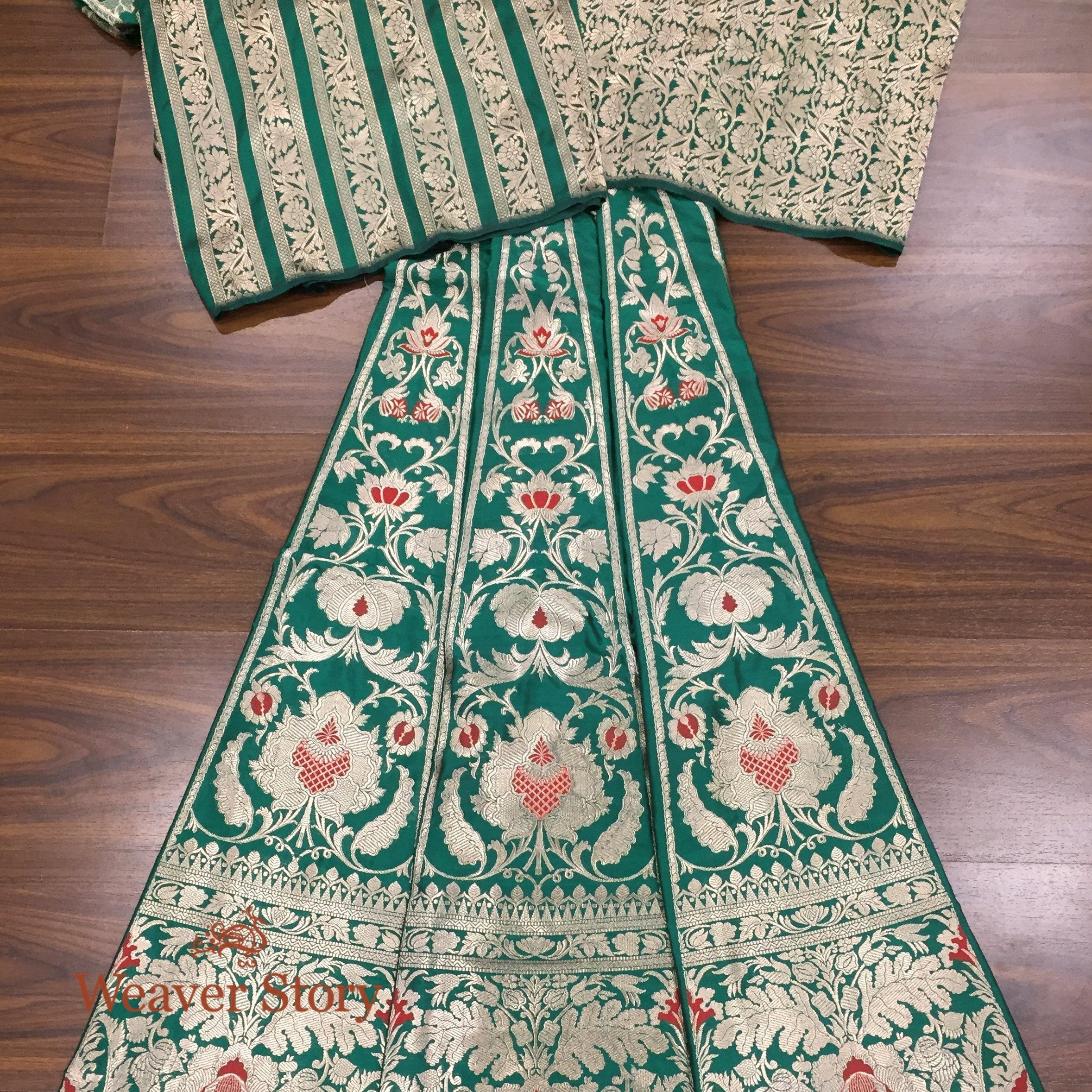 Handwoven_Emerald_Green_Banarasi_Lehenga_with_Red_Meenakari_WeaverStory_04