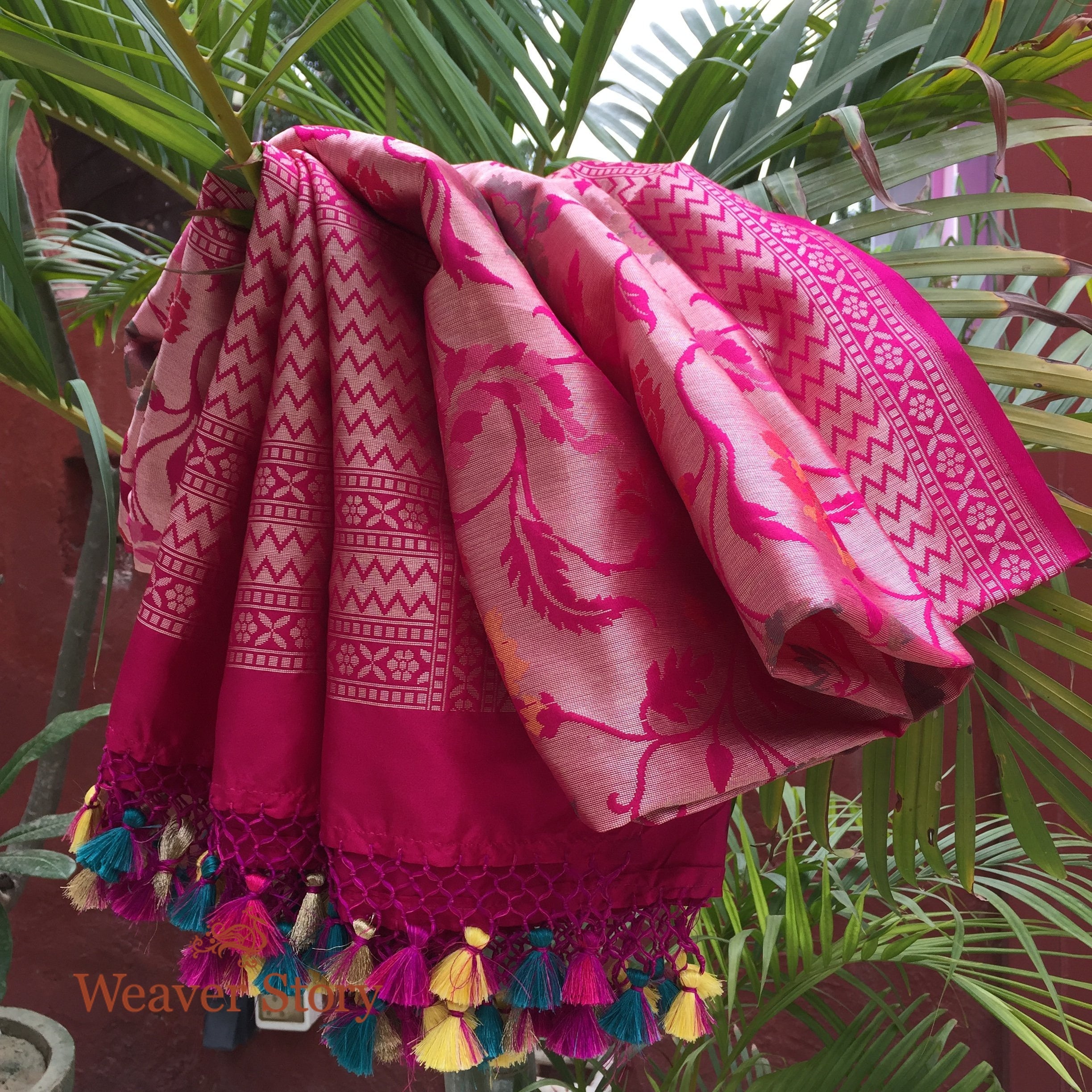 Handloom_Pink_Katan_Silk_Banarasi_Jangla_Dupatta_with_Antique_Zari_Base_WeaverStory_01