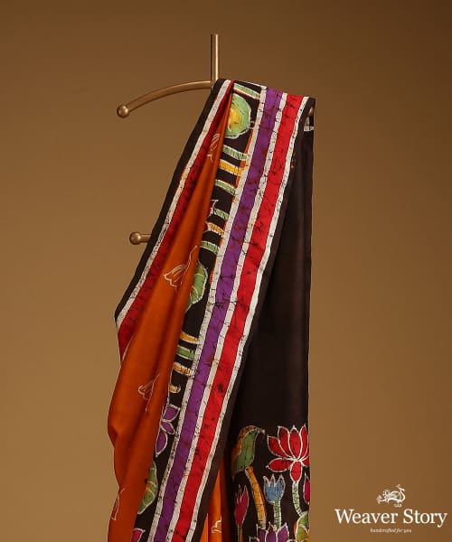 Handloom_Orange_And_Brown_Pure_Mulberry_Silk_Hand_Batik_Saree_With_Multicolour_Flowers_WeaverStory_02
