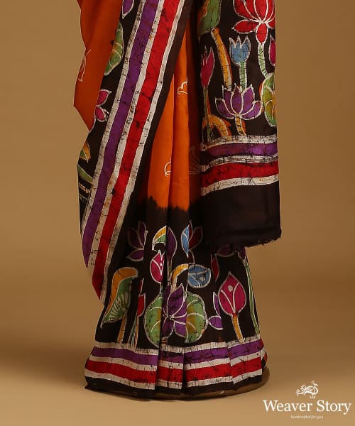 Handloom_Orange_And_Brown_Pure_Mulberry_Silk_Hand_Batik_Saree_With_Multicolour_Flowers_WeaverStory_03