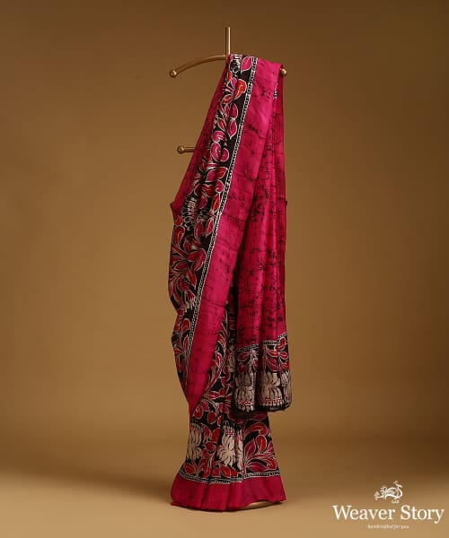 Magenta_And_Black_Handloom_Pure_Mulberry_Silk_Hand_Batik_Saree_With_Floral_Border_WeaverStory_01